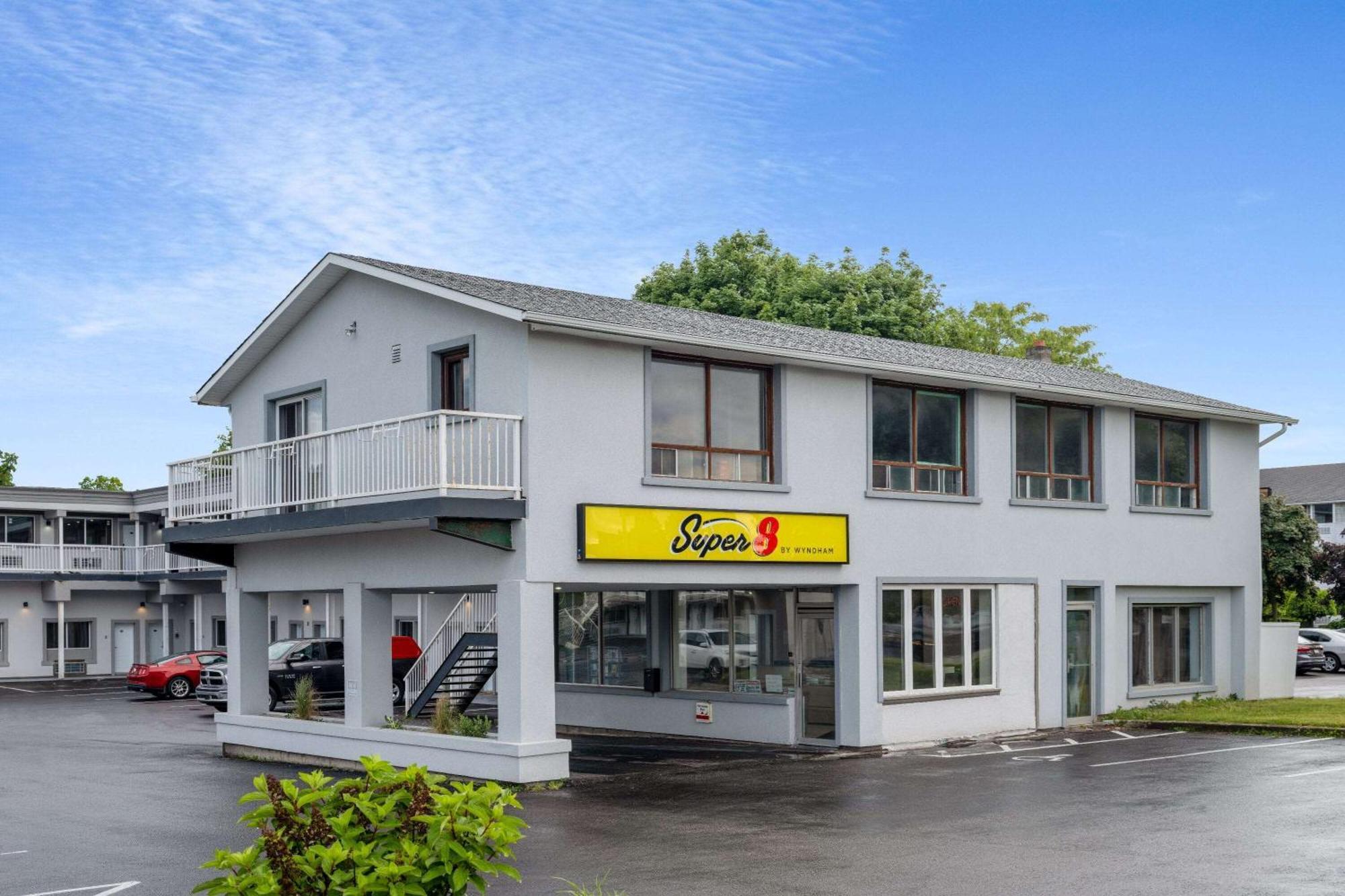 Super 8 By Wyndham Niagara Falls On Exterior photo