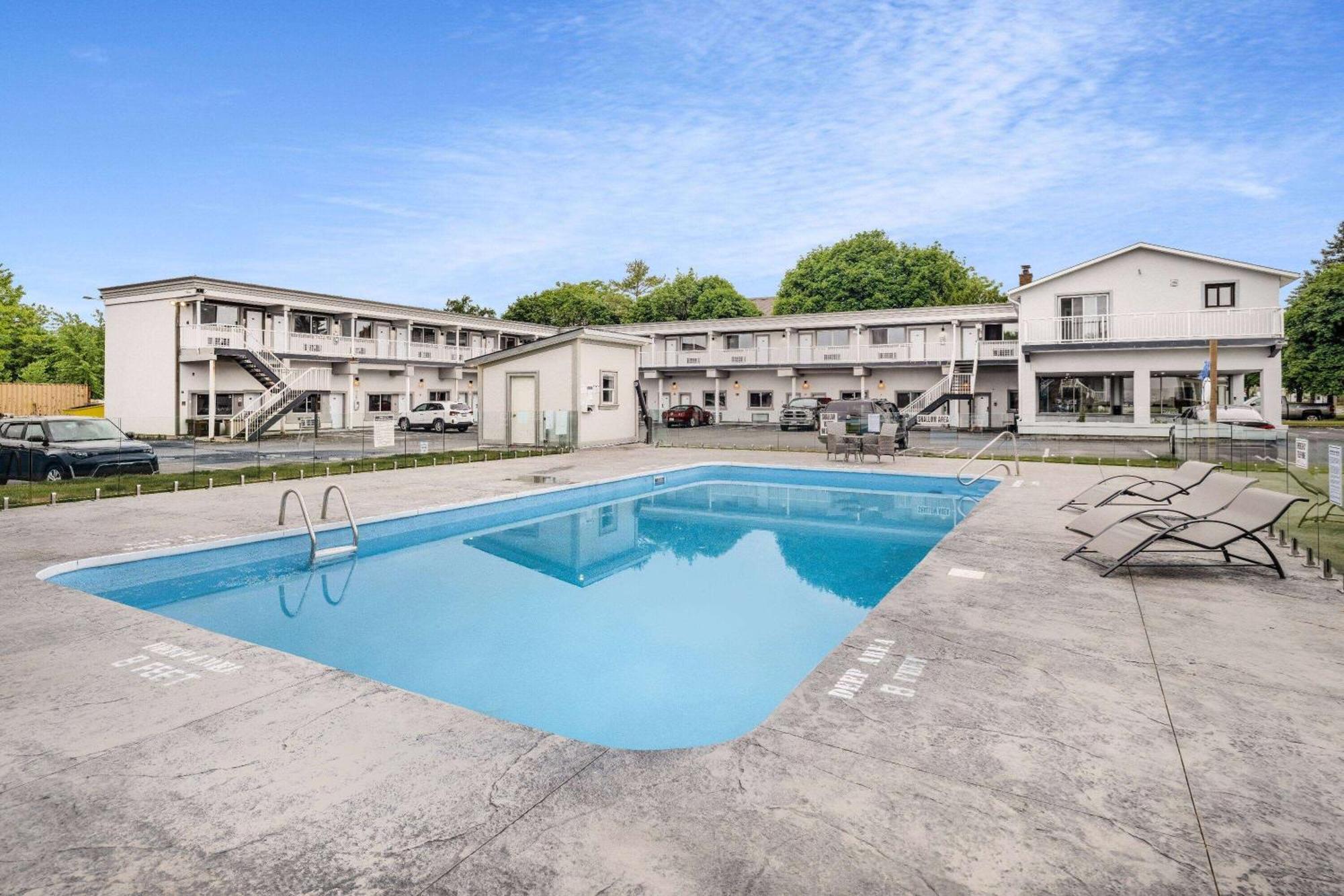 Super 8 By Wyndham Niagara Falls On Exterior photo