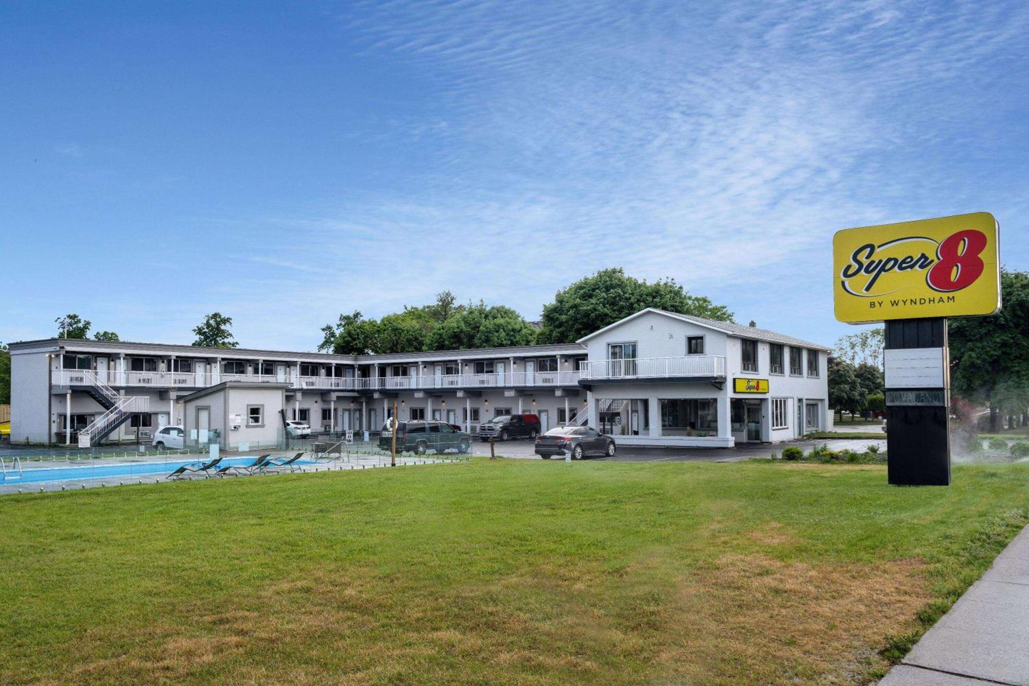 Super 8 By Wyndham Niagara Falls On Exterior photo